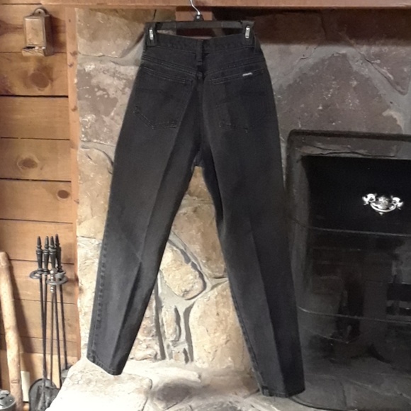 Classic Black High-Waisted Jeans - Picture 3 of 8